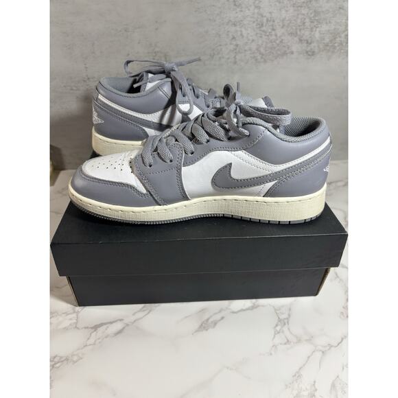 Air Jordan 1 Low GS Light Smoke Grey/White 553560-053 5.5Y w/ Box - Picture 6 of 7